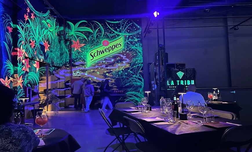 Image 3: Cena con espectáculo, cocktail, plato principal, postre y barra libre