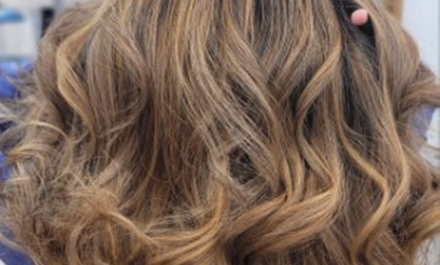 Image 2: Up to 42% Off on Salon at Glamurs beauty studio