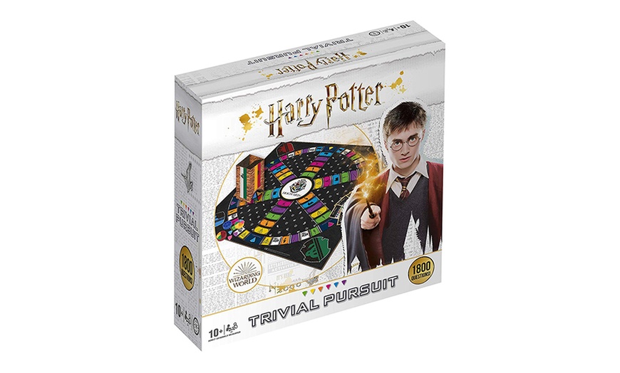 Image 6: Harry Potter Trivial Pursuit Game