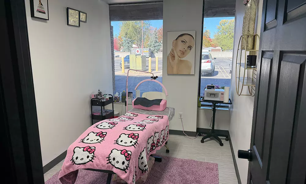 Full Set of Classic / Hybrid or Wet Set / Volume Eyelash Extensions