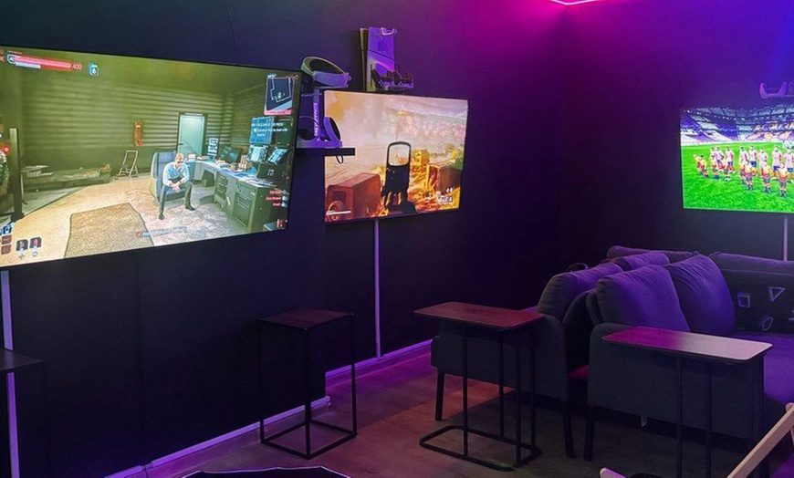 Image 3: Zanurz się w wirtualnej rzeczywistości lub emocjonującej grze na PS 5