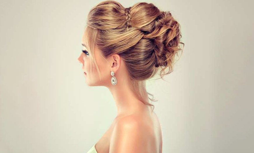 Image 4: Damen-Haarschnitt, optional mit (Ansatz-)Farbe, Maske und Föhnen