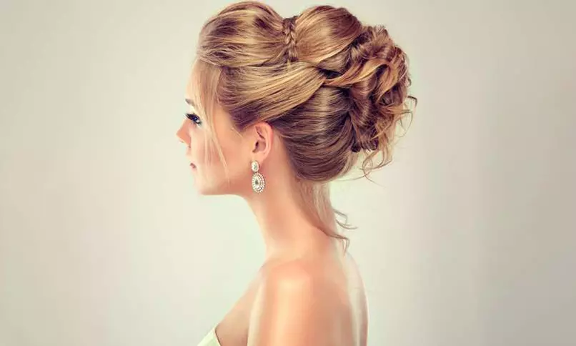 Damen-Haarschnitt, optional mit (Ansatz-)Farbe, Maske und Föhnen