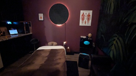 60min Massage (Swedish or Deep Tissue) - High Frequency Hands Massage