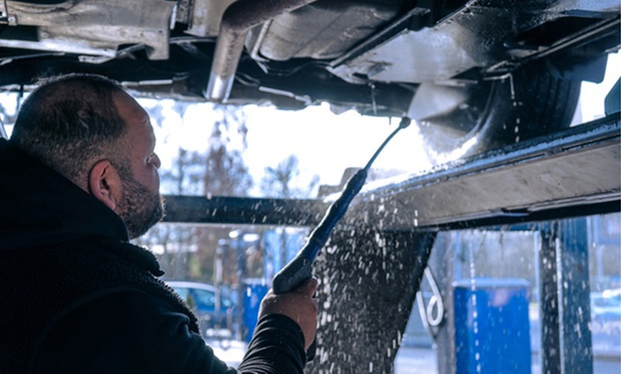 Image 3: Basiswäsche für 1 PKW opt. + Felgenreinigung usw. oder Premium-Wäsche