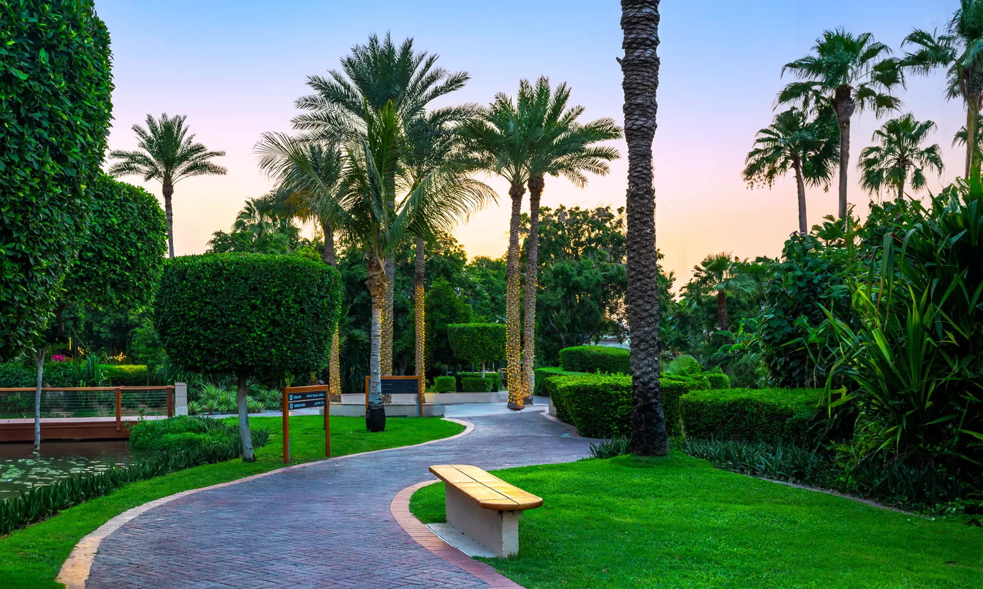 5*Dubai: One-Night Stay with Breakfast and Waterpark Access