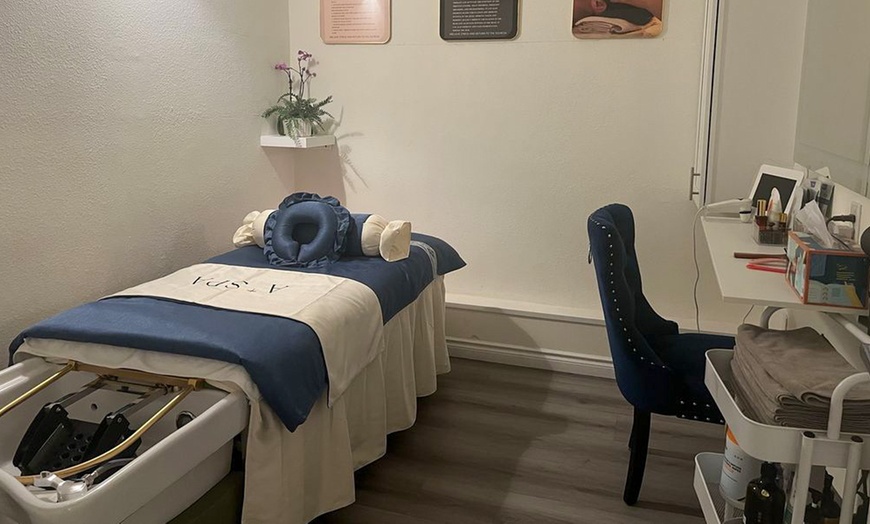 Image 2: Luxury Head Spa Treatments for 1 or 2 with Massage on Neck and Scalp 