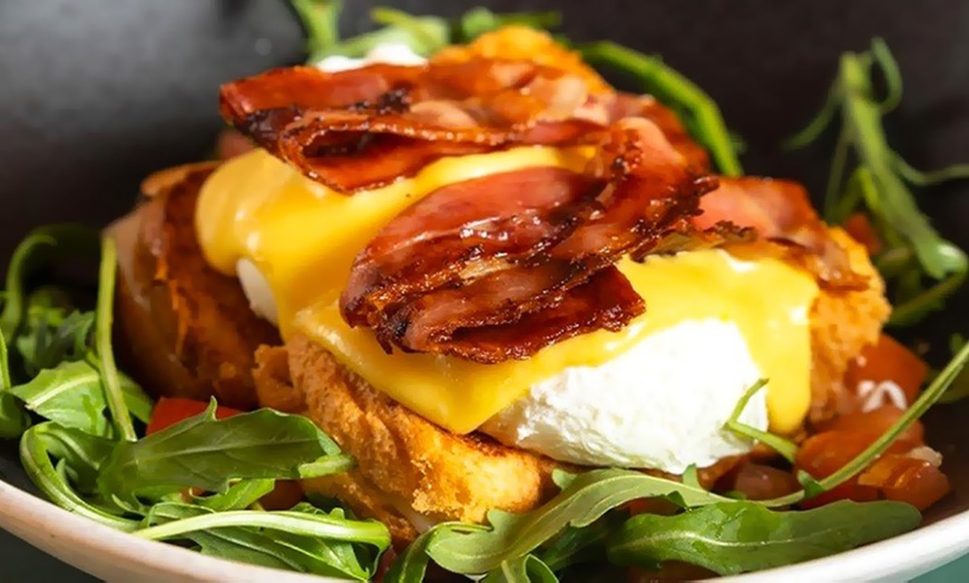 Image 21: Menú con gran variedad de platos y copa de vino para 2 o 4 personas