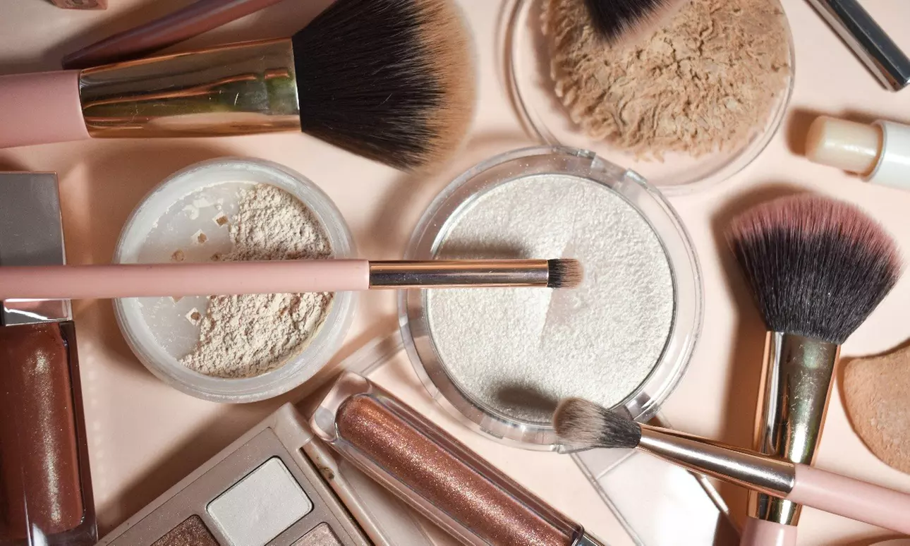 Makeup Applications, Beauty Lesson, Feature Focus or Travel Glam