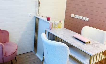 Pose de vernis semi permanent sur mains - Le Paradis de la Beauté