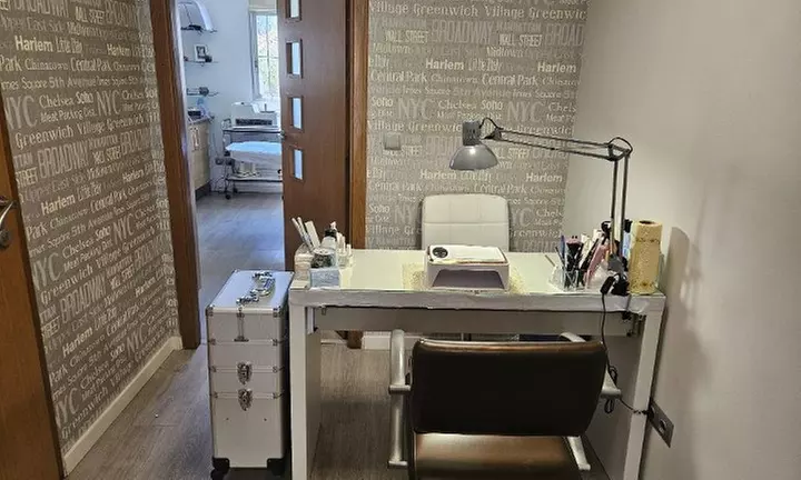 Extensiones de pestañas, efecto volumen o natural y cejas definidas