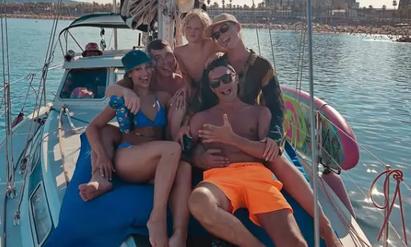 Paseo en velero en grupo o privado con bebidas y picoteo para 1-4 pax.