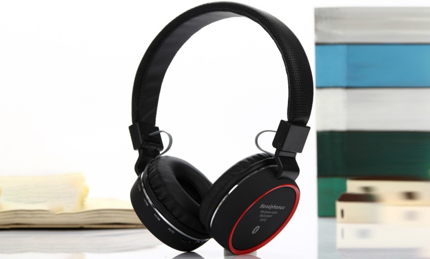 Image 7: Folding Bluetooth Headphones