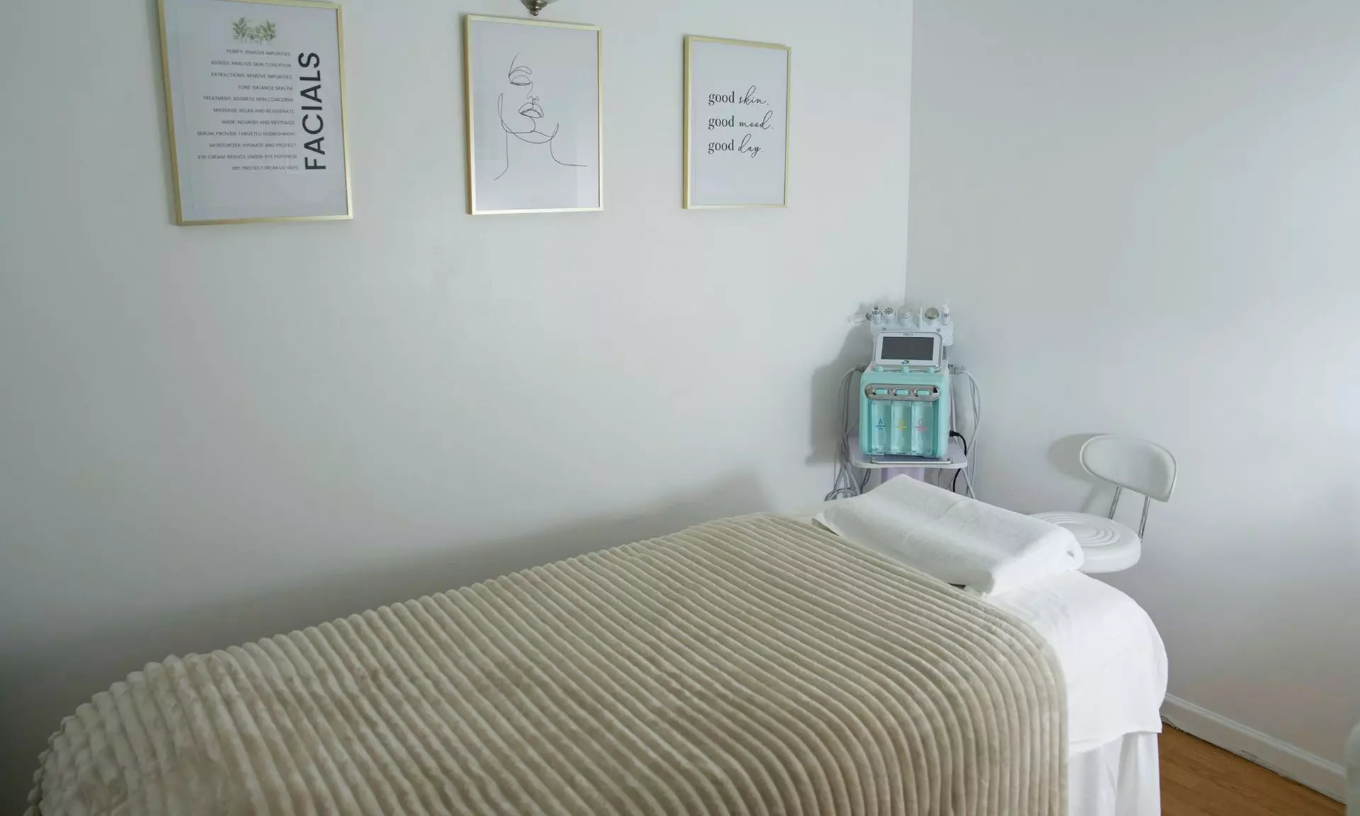 30-Min Full Body Massage w/Aromatherapy, Hot Stones, Hot Towel, & More