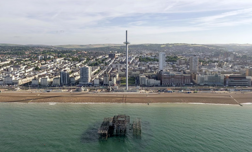 Image 5: Brighton: Seafront Stay for 2 with Breakfast, Welcome Drink & Dinner