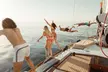 Paseo en barco con cava y picoteo para 2, 4, 6, 8 o 12 personas 53% de descuento - Second Medium