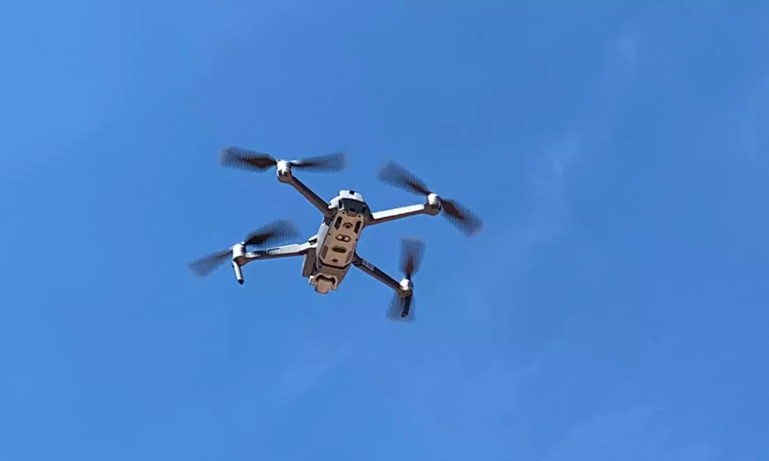 ¡Conviértete en un as del cielo con nuestro curso de piloto de drones!