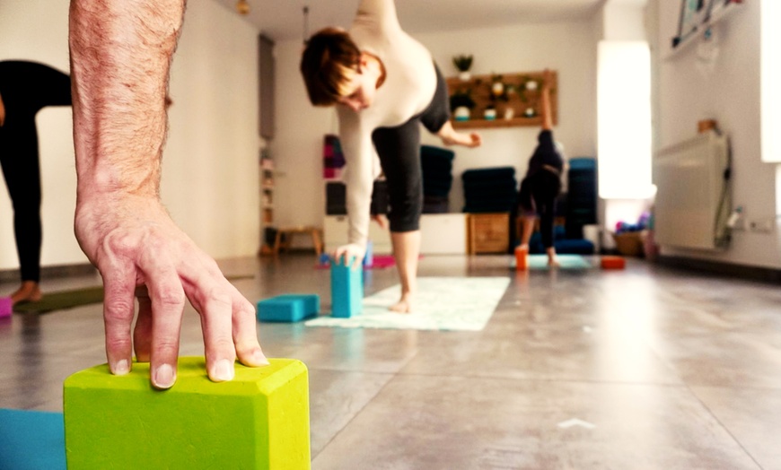 Image 4: 3 clases de yoga y/o meditación o ilimitadas durante un mes para 1