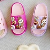 Image 11: 1 of 2 paar slippers met op Labubu geïnspireerd ontwerp