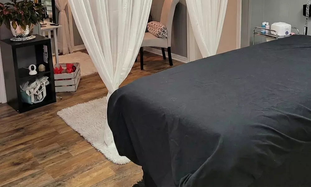 Custom Eyelash Extensions for Long-Lasting Beauty & Effortless Glam