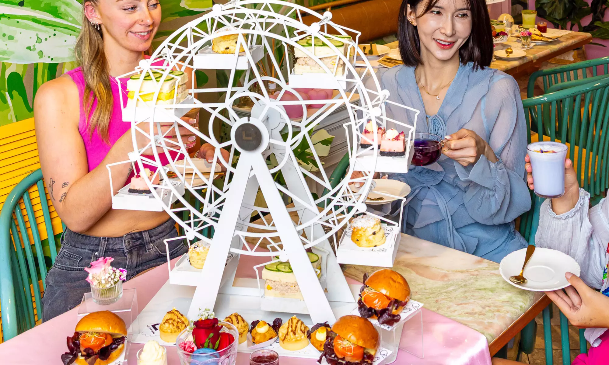 High Tea with Sparkling Wine for 2–4 People