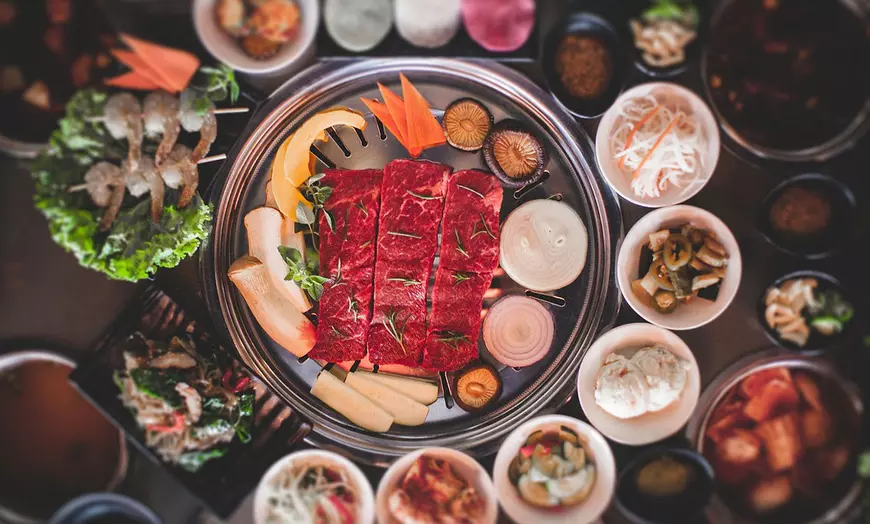 Image 2: Buffet asiático futurista con barbacoa coreana y hot pot en Madrid