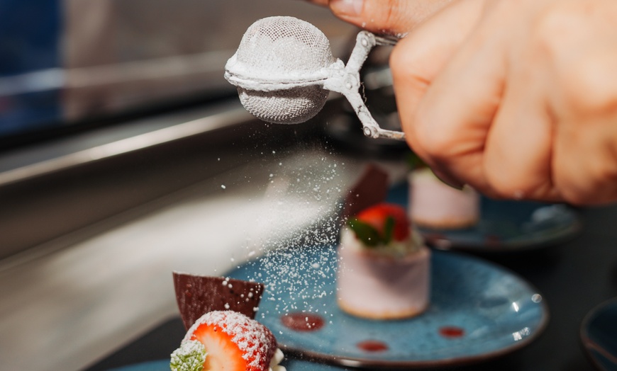 Image 9: Mother's Day Gourmet Lunch Tour: NYC's Glass-Topped Moving Penthouse