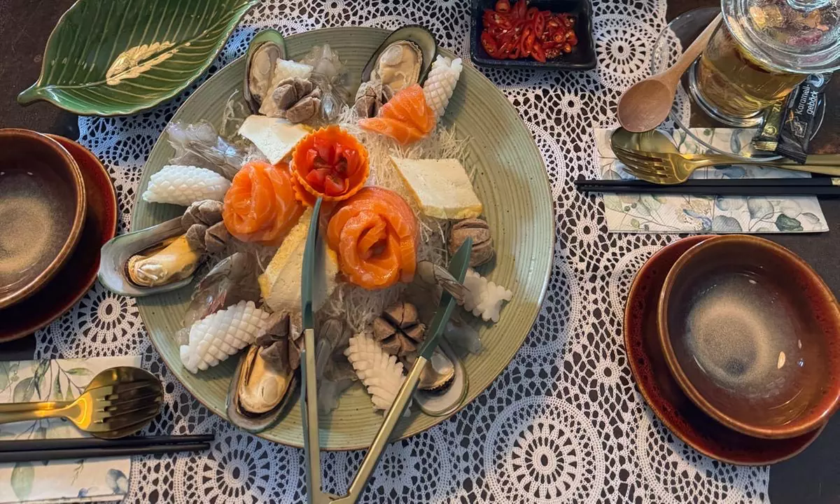 Authentische asiatische Küche: Hotpot für 2 oder 4 Personen