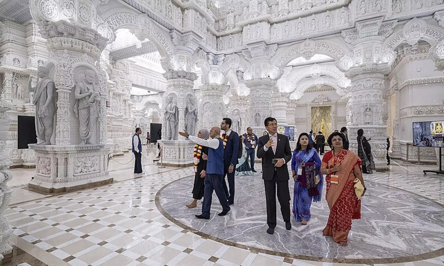 Stress-Free Roundtrip Bus Journey to Akshardham Temple from NYC