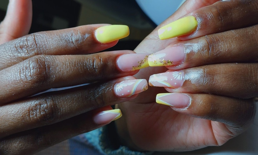 Image 7: Manicura o primera puesta de uñas con gel o acrílico y opción a diseño