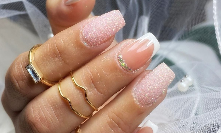 Image 8: Manicura, pedicura o ambos con esmaltado semipermanente