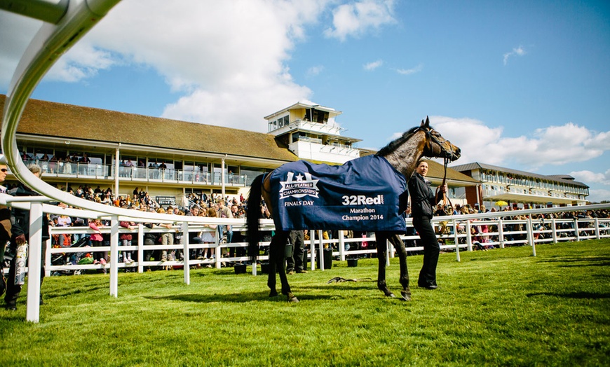 Image 2: Day at the Races with Live Music