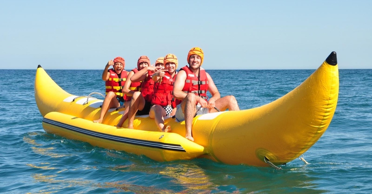Actividad de barco banana y sofá acuático en Madrid