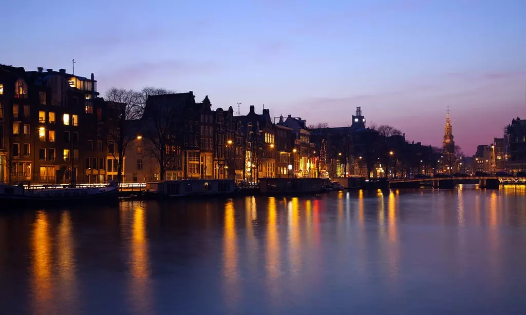Erkunde tagsüber oder abends die ikonischen Grachten von Amsterdam