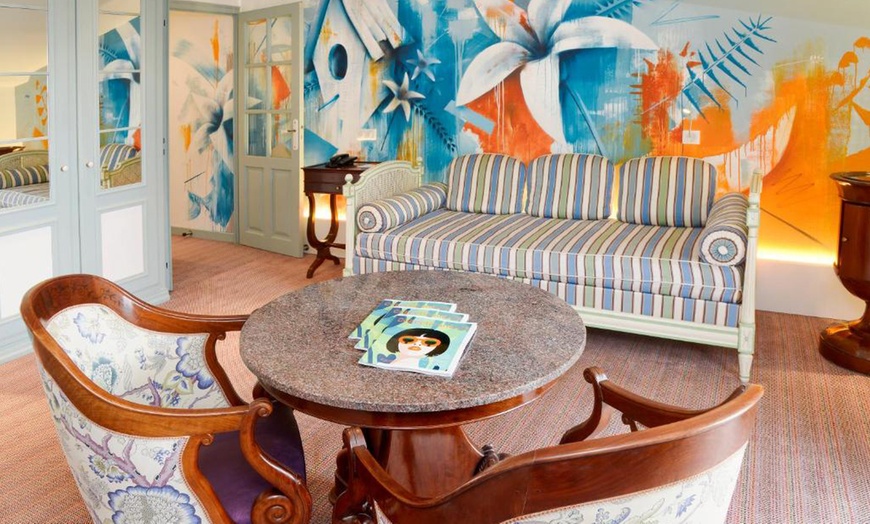 Image 10: Cognac : chambre supérieure, deluxe ou suite avec pdj et spa en option