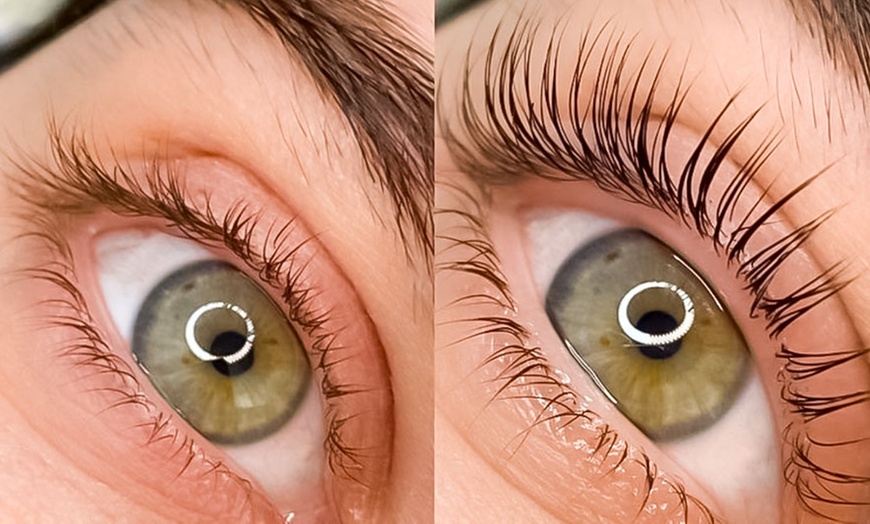 Image 8: Pestañas y cejas definidas con lifting, tinte o laminado