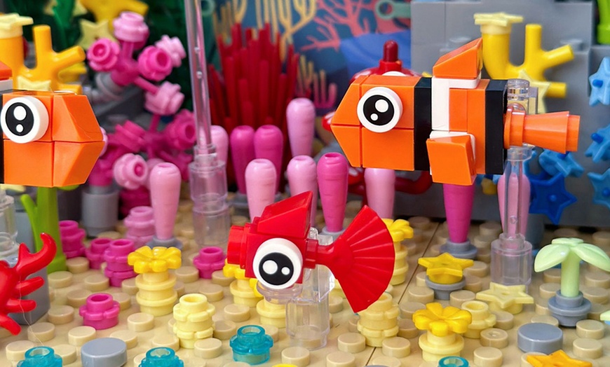 Image 7: Aquarium Building Block Kit with Night Lights - 570 Pieces