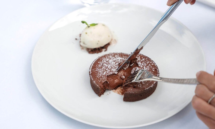 Image 5: Envolée gourmande avec un menu des délices aux portes de Paris