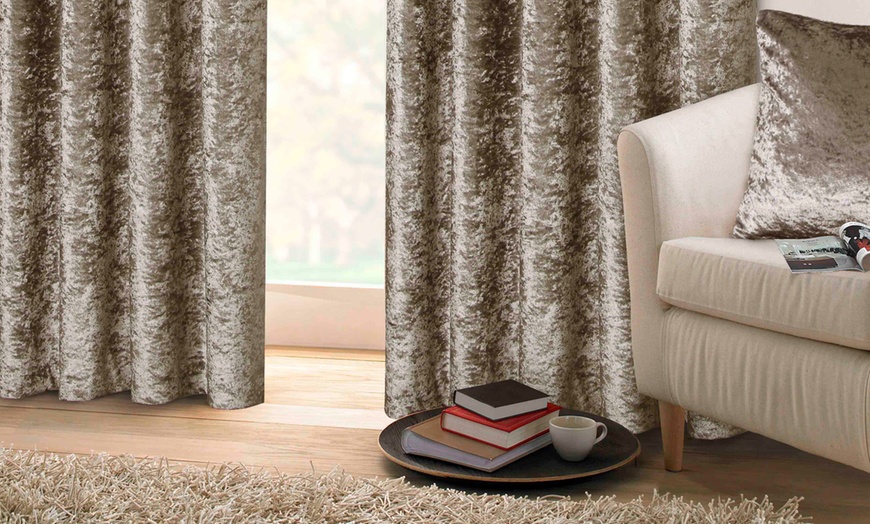 Image 3: Crushed Velvet-Lined Curtains