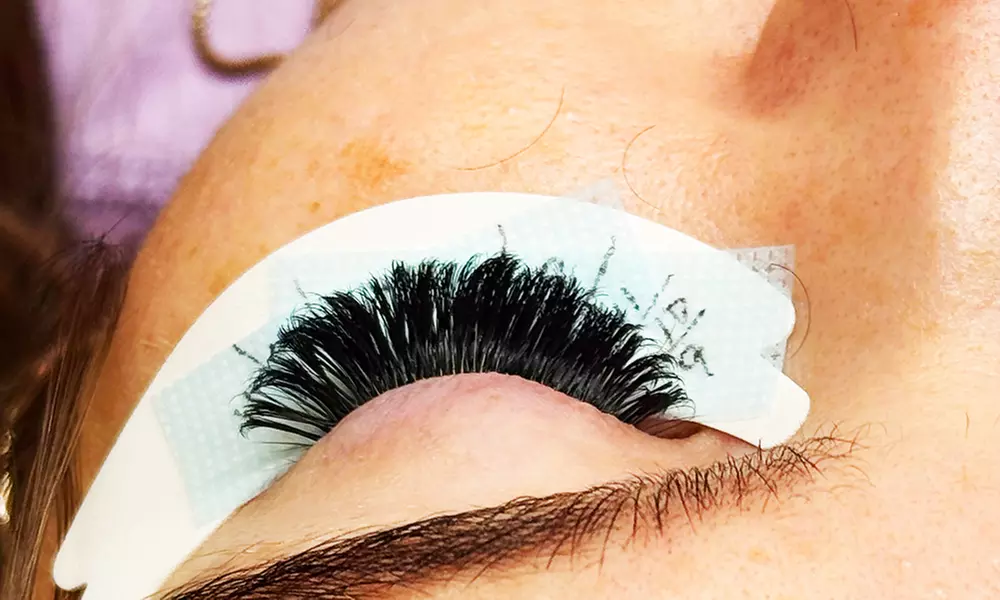 Enhance Your Lashes with Full Set of Eyelash Extensions with One Fill
