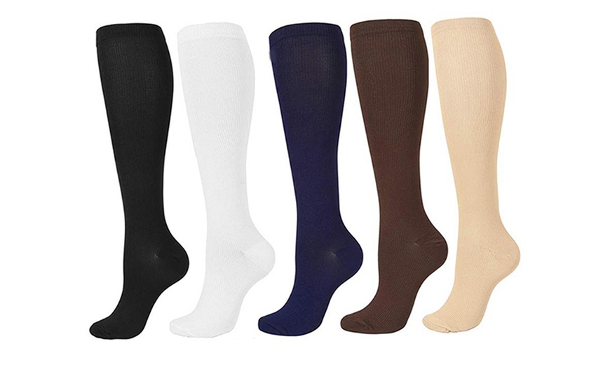 Image 8: 3-6 Pairs Knee-High Solid Compression Socks for Men & Women Graduated 15-20 mmHg