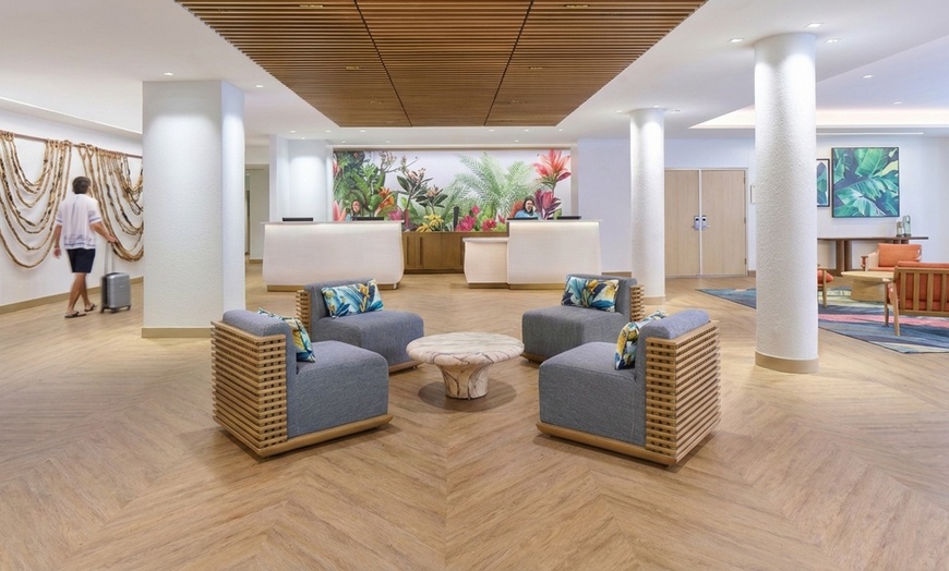 Image 11: ✈ 4-Day Hawaii Vacation with Air from Great Value Vacations