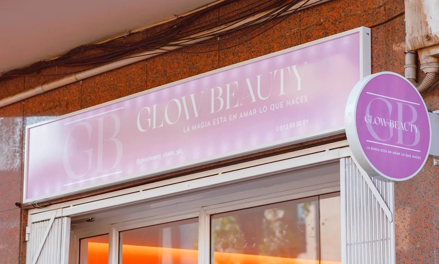 Image 10: Sesión de manicura y/o pedicura con esmaltado normal o semipermanente