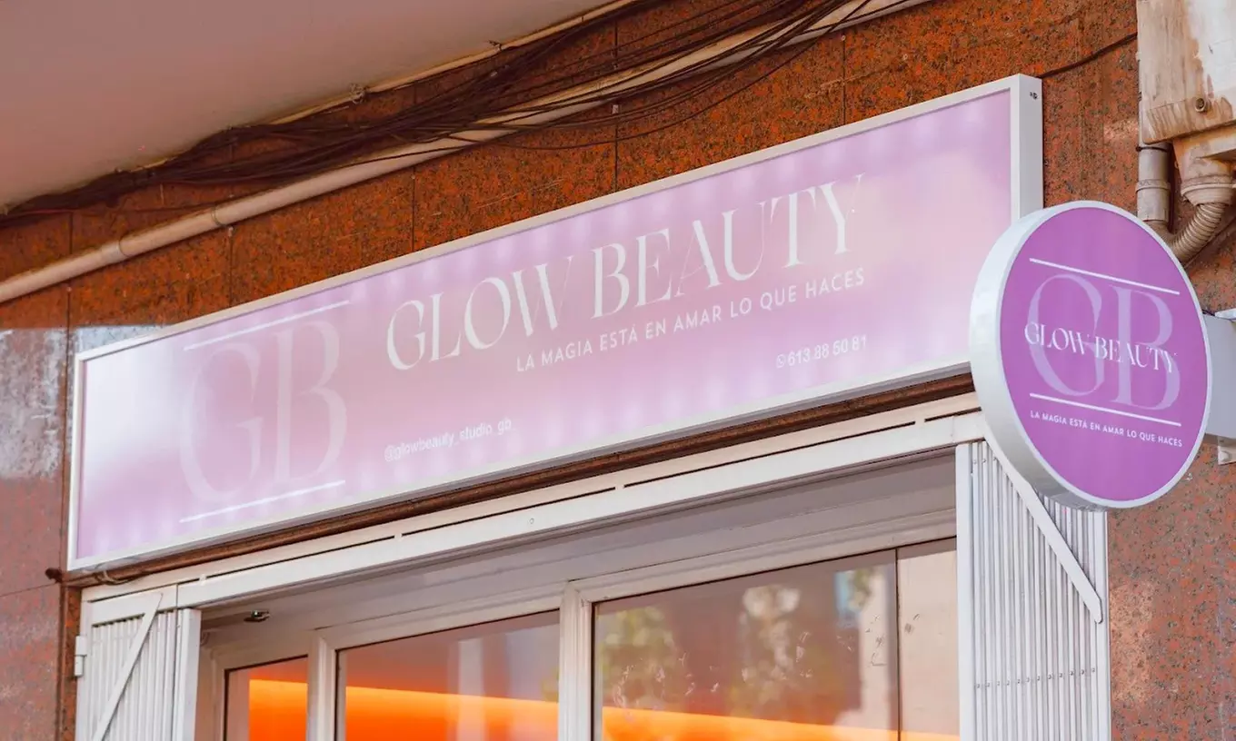 Sesión de manicura y/o pedicura con esmaltado normal o semipermanente