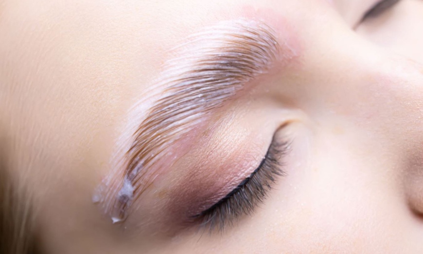 Image 10: Tratamientos para pestañas y cejas: lifting, tinte, diseño o laminado 