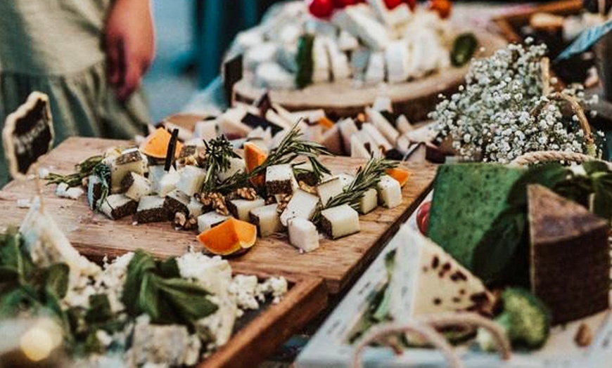 Image 9: Menu de caldero con entrantes, principales, postres y bebidas