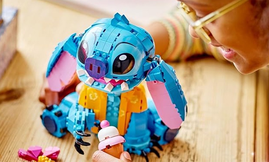 Image 3: Lilo & Stitch Building Kit (744 Pieces)