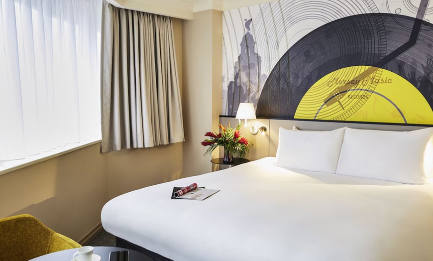 Image 3: Liverpool: Standard Double Room with Breakfast