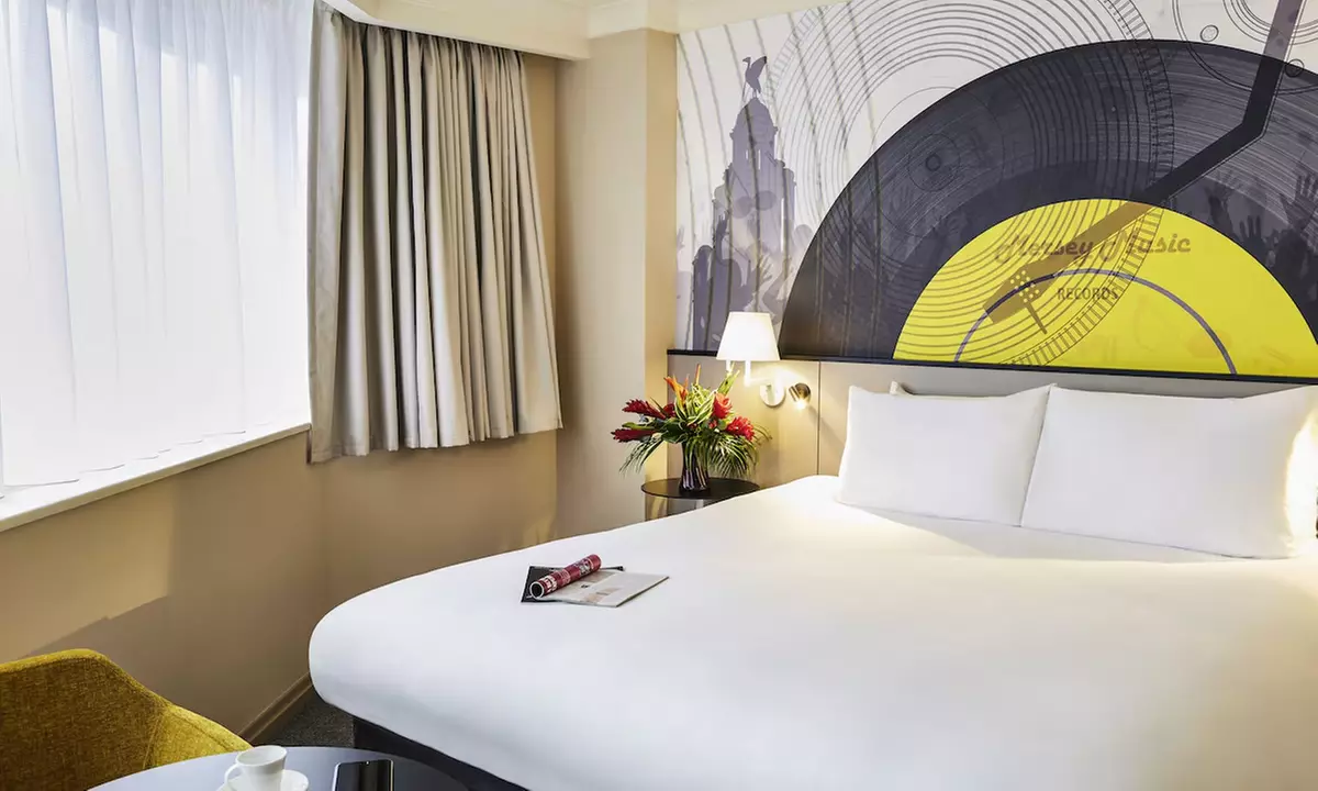 Liverpool: Standard Double Room with Breakfast