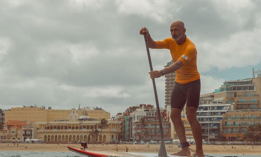 Image 1: Clase de paddlesurf de 90 minutos para 1 o 2 personas